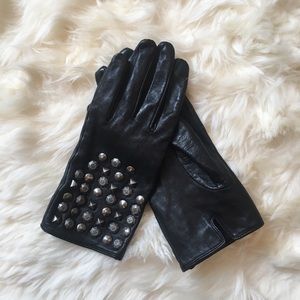 NWOT Carolina Amato Leather Studded Gloves